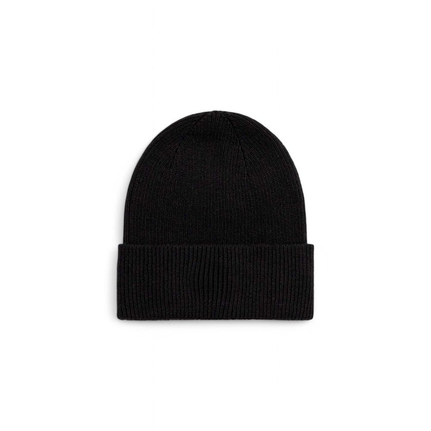 Black Organic Cotton Cap (Baseball Hat)The Calvin Klein CK EMBROIDERY FINE RIB BEANIE is a stylish and versatile accessory, perfect for the colder seasons. Made with a high-quality blend that includes 55% organic cotton, 34% polyester, 8% wool, and 3% cas