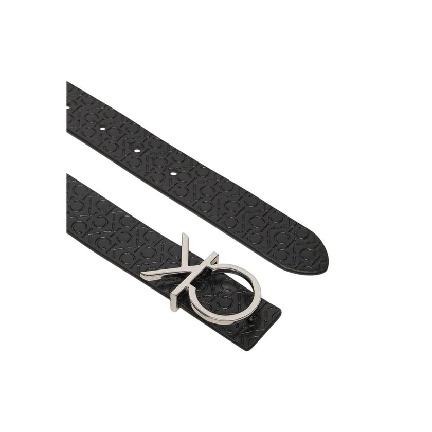 Bicolor Leather BeltThe Calvin Klein CK 3.0 MONO reversible belt is an elegant and versatile accessory, made from 100% high-quality leather. This model features a refined and modern design, highlighted by the distinctive CK logo buckle, adding a touch of