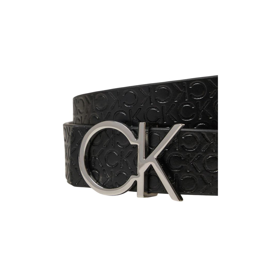 Bicolor Leather BeltThe Calvin Klein CK 3.0 MONO reversible belt is an elegant and versatile accessory, made from 100% high-quality leather. This model features a refined and modern design, highlighted by the distinctive CK logo buckle, adding a touch of