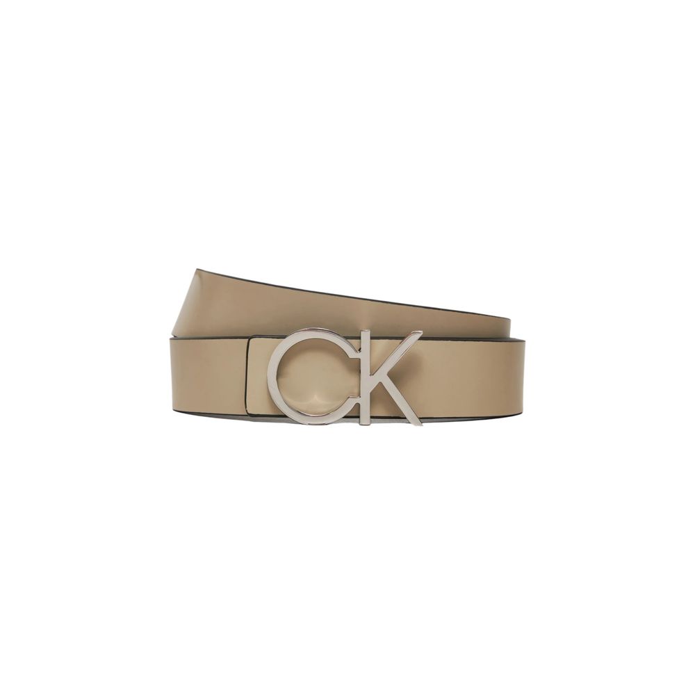 Bicolor Leather BeltThe Calvin Klein CK 3.0 MONO reversible belt is an elegant and versatile accessory, made from 100% high-quality leather. This model features a refined and modern design, highlighted by the distinctive CK logo buckle, adding a touch of