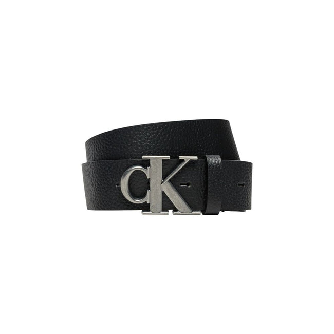 Black Leather Regular BeltThe Calvin Klein Jeans MONO PLAQUE 40MM PB K50K512088 belt is an essential style accessory for the modern man. Made from 100% high-quality leather, this belt offers timeless elegance and exceptional durability. The buckle featuri