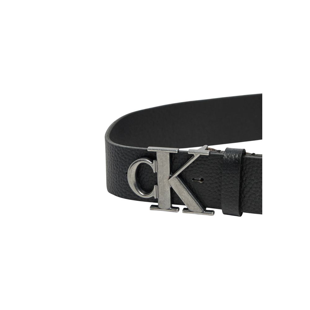 Black Leather Regular BeltThe Calvin Klein Jeans MONO PLAQUE 40MM PB K50K512088 belt is an essential style accessory for the modern man. Made from 100% high-quality leather, this belt offers timeless elegance and exceptional durability. The buckle featuri