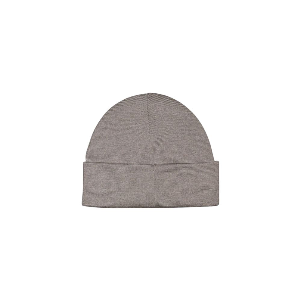 Gray Cotton Cap (Baseball Hat)The MONO LOGO PATCH BEANIE WARM by Calvin Klein Jeans is the perfect accessory to complete your winter look. Made from a blend of 50% cotton and 50% acrylic, this beanie provides a warm and comfortable fit, ideal for tackling