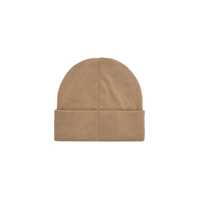 Beige Cotton Cap (Baseball Hat)The MONO LOGO PATCH BEANIE WARM by Calvin Klein Jeans is the perfect accessory to complete your winter look. Made from a blend of 50% cotton and 50% acrylic, this beanie provides a warm and comfortable fit, ideal for tacklin