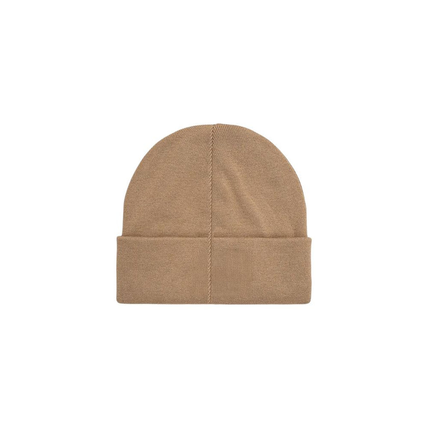 Beige Cotton Cap (Baseball Hat)The MONO LOGO PATCH BEANIE WARM by Calvin Klein Jeans is the perfect accessory to complete your winter look. Made from a blend of 50% cotton and 50% acrylic, this beanie provides a warm and comfortable fit, ideal for tacklin