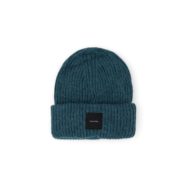 Green Alpaca Leather Cap (Baseball Hat)Discover the Calvin Klein men’s beanie, an essential accessory for your winter wardrobe. Made from a premium blend of 45% alpaca, 30% polyamide, and 25% wool, this hat offers exceptional comfort and warm protection a