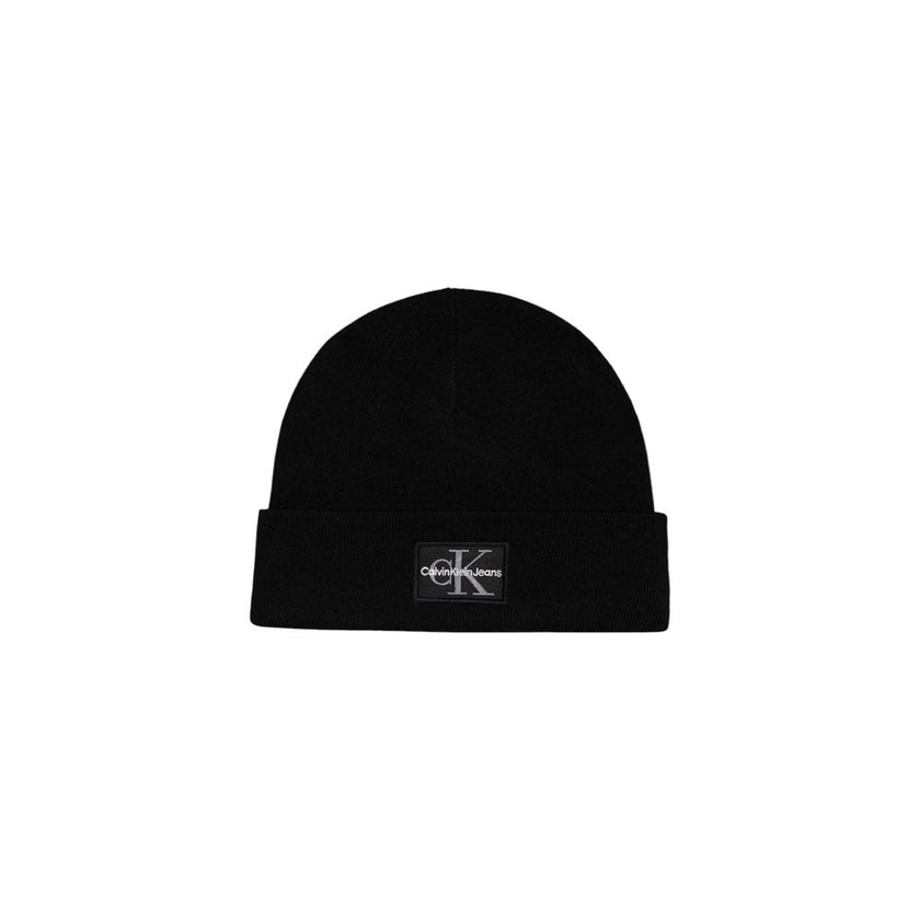 Black Cotton Cap (Baseball Hat)The MONO LOGO PATCH BEANIE WARM by Calvin Klein Jeans is the perfect accessory to complete your winter look. Made from a blend of 50% cotton and 50% acrylic, this beanie provides a warm and comfortable fit, ideal for tacklin