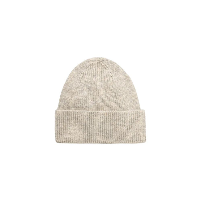 Gray Marabou Cap (Baseball Hat)Discover the rubberized beanie from Calvin Klein Jeans, an essential accessory for the modern man. Made from a blend of 78% acrylic, 20% polyester, and 2% elastane/lycra, this beanie provides a comfortable fit and warmth dur
