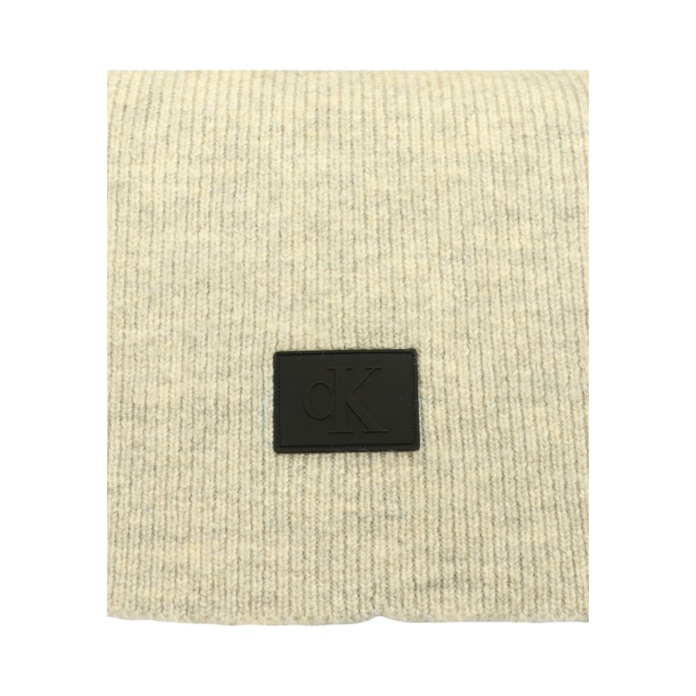 Gray Marabou ScarfDiscover the Calvin Klein Jeans RUBBERIZED RIB K50K512459 men’s scarf, an elegant and versatile accessory, perfect for completing your look in any season. Made from 78% acrylic, 20% polyester, and 2% elastane/lycra, this scarf provides a