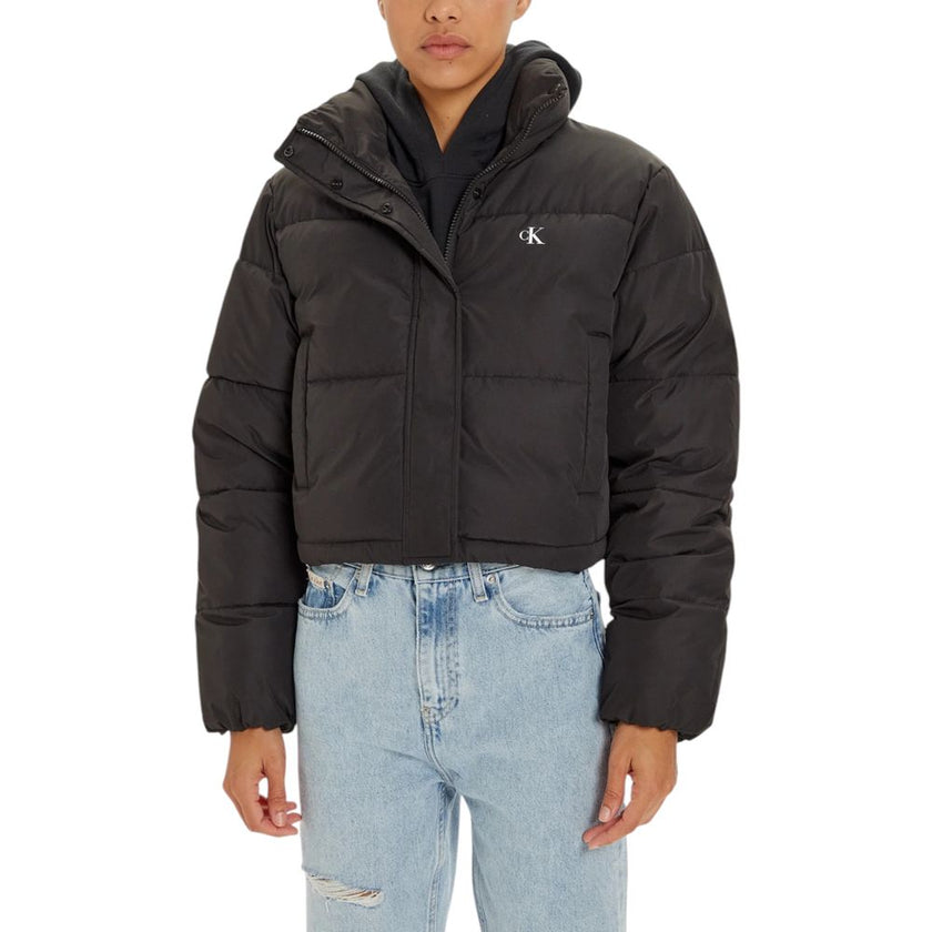 Black Polyester CoatDiscover the Calvin Klein Jeans women’s MATTE CROPPED ND PUF J20J224615 puffer jacket, a clothing piece that combines style and comfort. Made of 100% polyester, this jacket is designed to provide warmth and protection during colder day