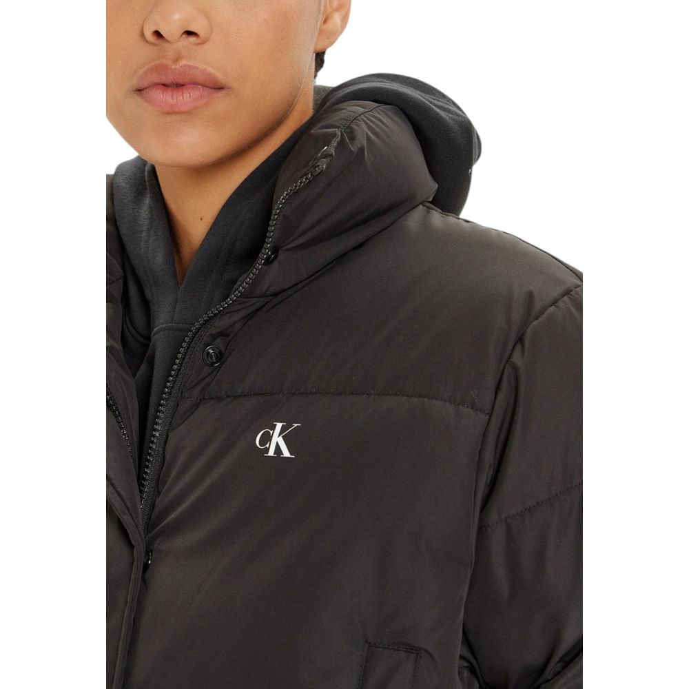 Black Polyester CoatDiscover the Calvin Klein Jeans women’s MATTE CROPPED ND PUF J20J224615 puffer jacket, a clothing piece that combines style and comfort. Made of 100% polyester, this jacket is designed to provide warmth and protection during colder day
