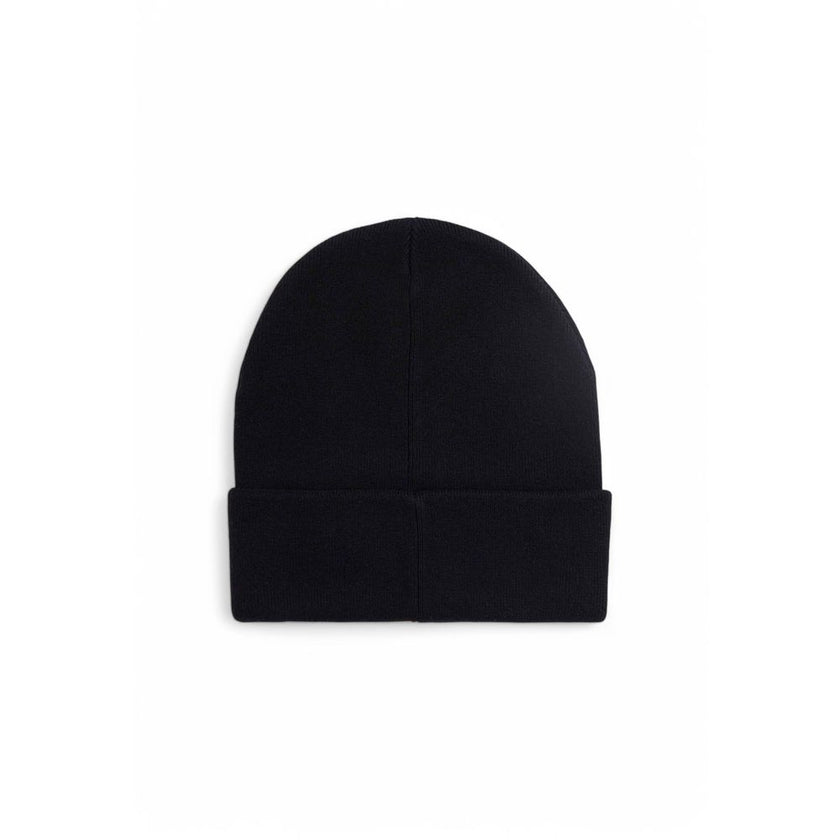 Black Wool Cap (Baseball Hat)Discover the Calvin Klein Jeans THICK EMBROIDERY BEANIE K50K512461, a stylish and functional men’s beanie perfect for completing your winter look. Made from a high-quality blend consisting of 40% wool, 30% viscose, 20% polyami