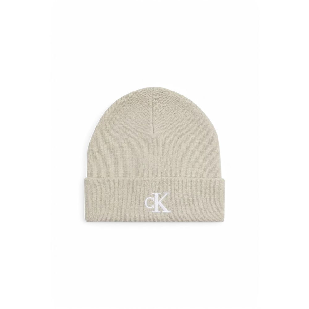 Green Recycled Polyester Cap (Baseball Hat)Discover the Calvin Klein Monogram men’s beanie, a stylish and versatile accessory for every season. Made from 100% recycled polyester, this beanie not only offers exceptional comfort but also contributes to sust