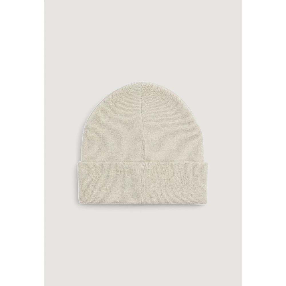 Green Recycled Polyester Cap (Baseball Hat)Discover the Calvin Klein Monogram men’s beanie, a stylish and versatile accessory for every season. Made from 100% recycled polyester, this beanie not only offers exceptional comfort but also contributes to sust