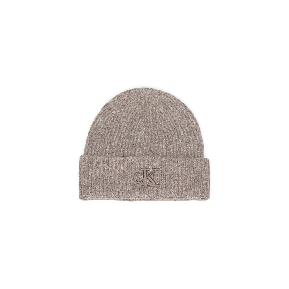 Brown Marabou Cap (Baseball Hat)Discover the Calvin Klein THICK EMBROIDERY K60K612321 women’s beanie hat, a stylish and versatile accessory for your winter wardrobe. Made with high-quality materials, this beanie features a composition of 30% acrylic, 29%