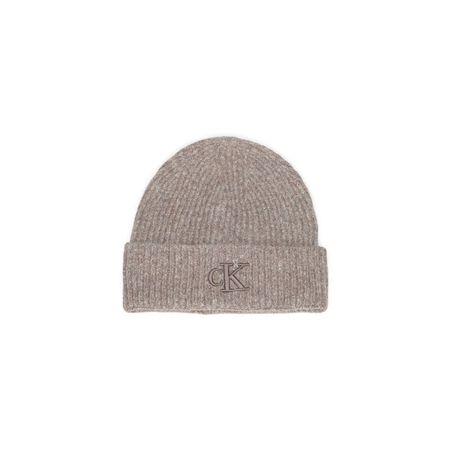 Brown Marabou Cap (Baseball Hat)Discover the Calvin Klein THICK EMBROIDERY K60K612321 women’s beanie hat, a stylish and versatile accessory for your winter wardrobe. Made with high-quality materials, this beanie features a composition of 30% acrylic, 29%