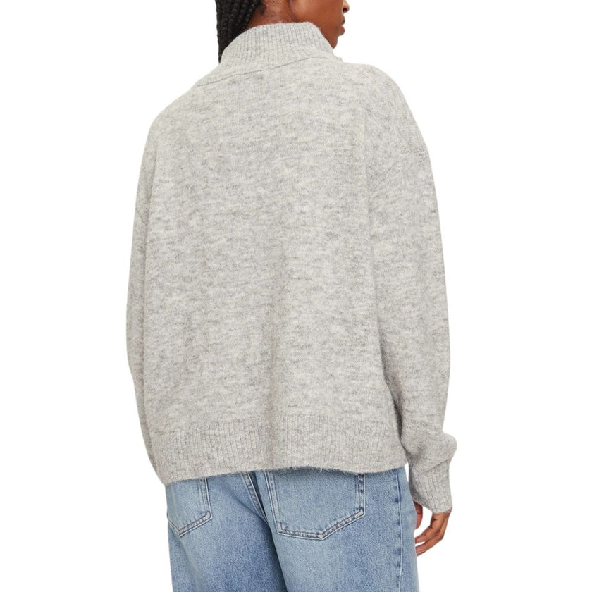Gray Polyester CardiganDiscover the Calvin Klein Jeans TEXTURED HALF ZIP SW J20J224238 women’s cardigan, a piece that combines elegance and comfort. Made from a high-quality blend, the cardigan consists of 58% polyester, 20% alpaca, 20% wool, and 2% elast