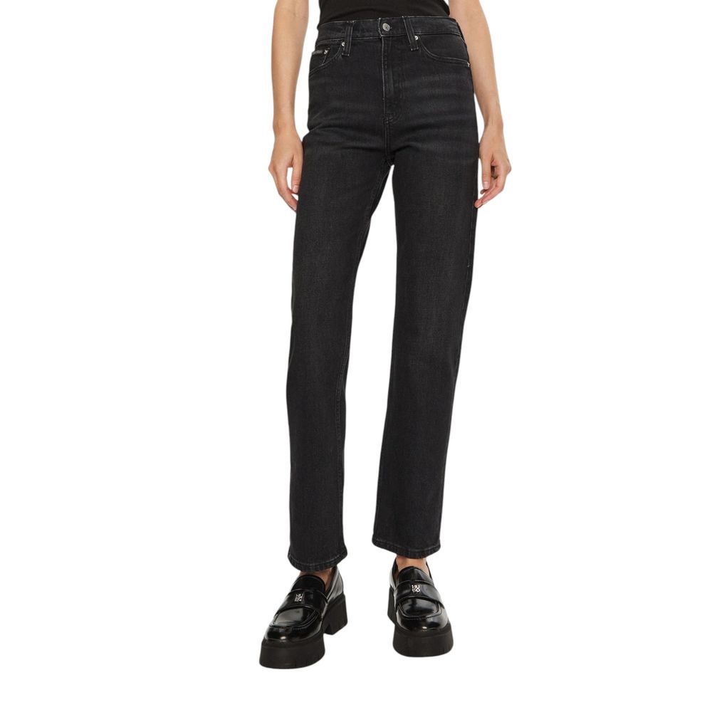 Black Cotton Mom JeanDiscover the Calvin Klein Jeans HIGH RISE STRAIGHT J20J224895 mom and regular jeans for women, a clothing piece that combines style and comfort. Made from 99% cotton and 1% elastane/lycra, these jeans provide a perfect fit and a soft