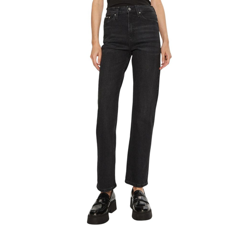 Black Cotton Mom JeanDiscover the Calvin Klein Jeans HIGH RISE STRAIGHT J20J224895 mom and regular jeans for women, a clothing piece that combines style and comfort. Made from 99% cotton and 1% elastane/lycra, these jeans provide a perfect fit and a soft