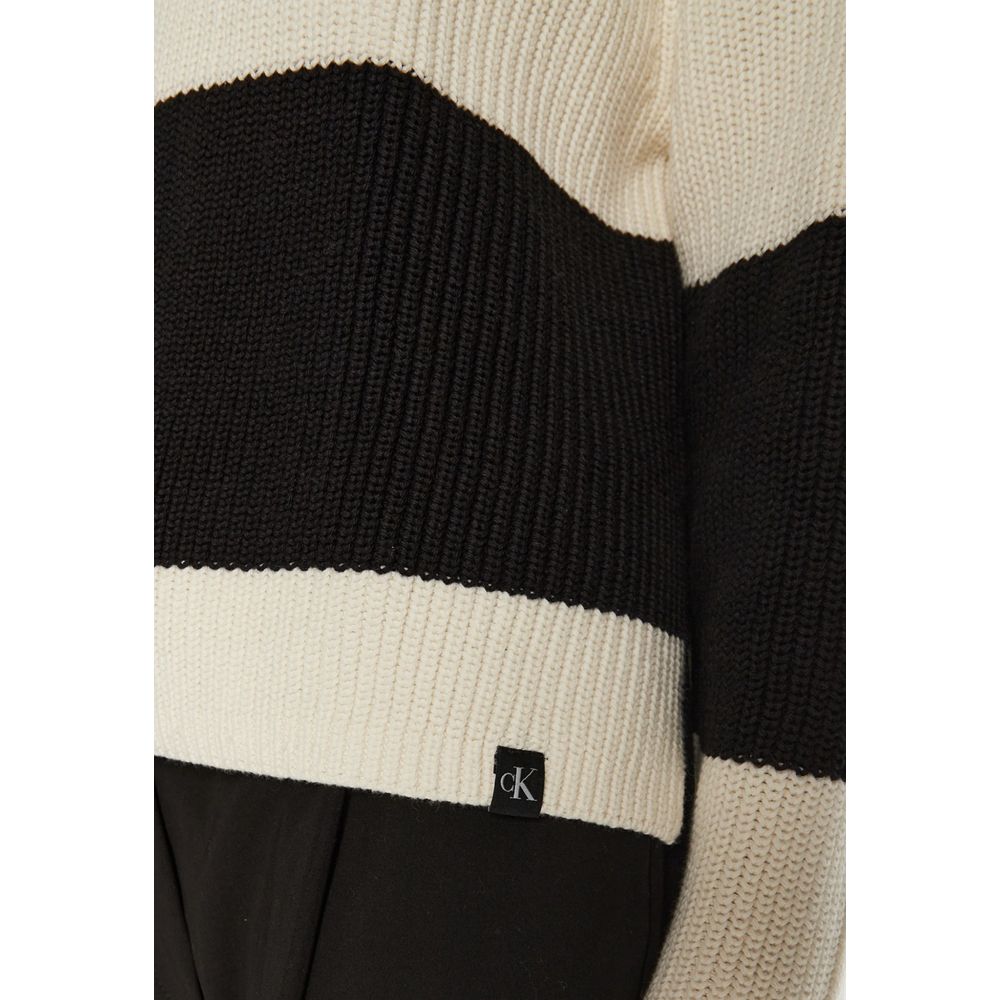 Black And White Cotton SweatshirtDiscover the chunky loose sweater by Calvin Klein Jeans, an essential piece for your winter wardrobe. Made from 100% cotton, this sweater offers exceptional comfort and a loose fit that flatters any silhouette. The striped