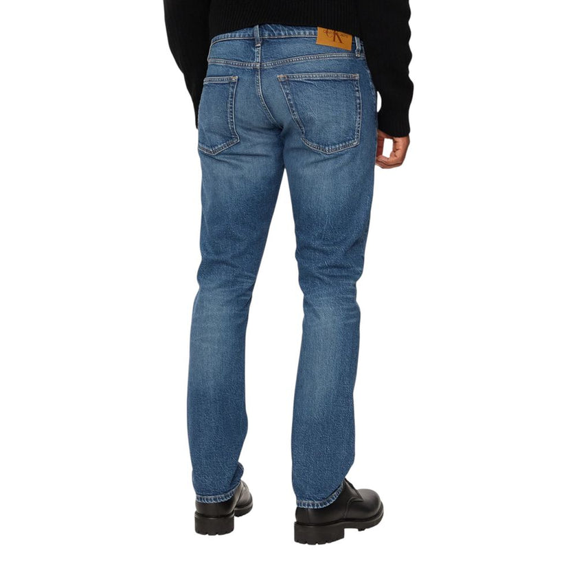 Blue Cotton Skinny JeanThe Calvin Klein Jeans J30J326359 slim fit jeans for men represent a perfect blend of style and sustainability. Made with a composition of 79% cotton, 20% recycled cotton, and 1% elastane, these jeans provide a snug and comfortable