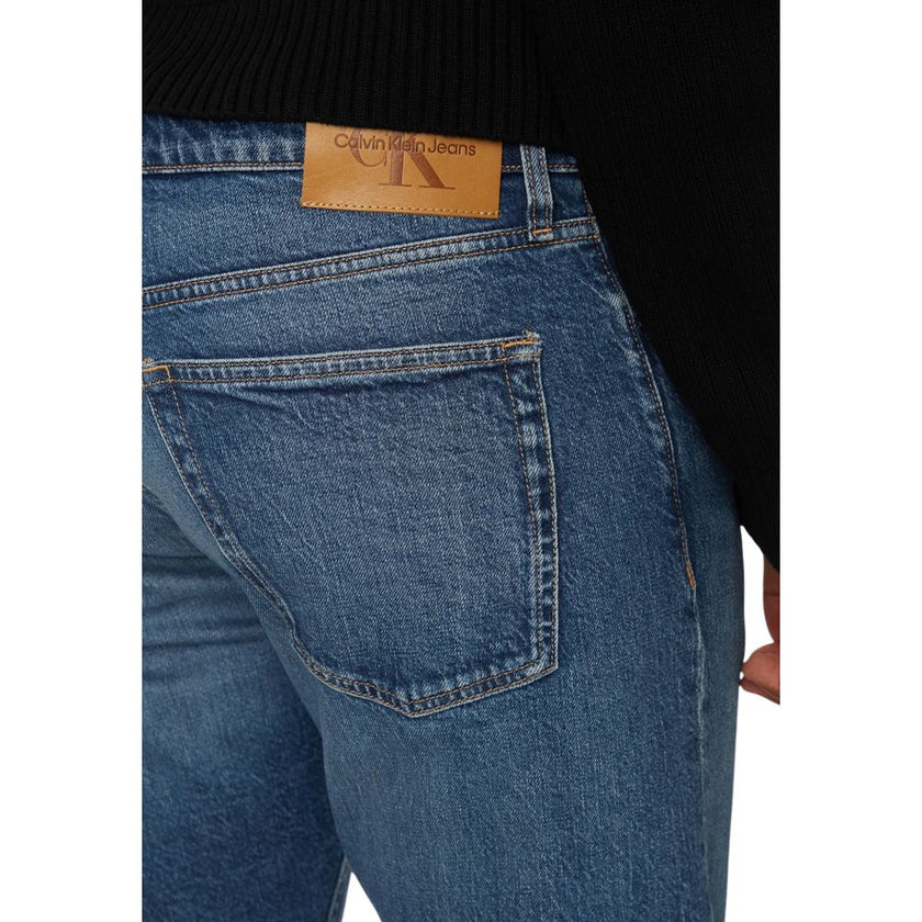 Blue Cotton Skinny JeanThe Calvin Klein Jeans J30J326359 slim fit jeans for men represent a perfect blend of style and sustainability. Made with a composition of 79% cotton, 20% recycled cotton, and 1% elastane, these jeans provide a snug and comfortable