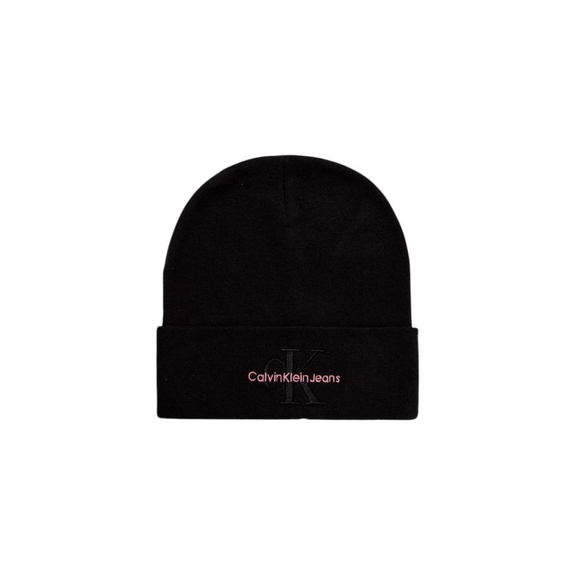 Black Cotton Cap (Baseball Hat)Discover the MONO LOGO EMBRO beanie for women by Calvin Klein Jeans, an essential accessory for every wardrobe. Made from 100% cotton, this beanie provides a soft and comfortable feel, perfect for cool days. The minimalist d