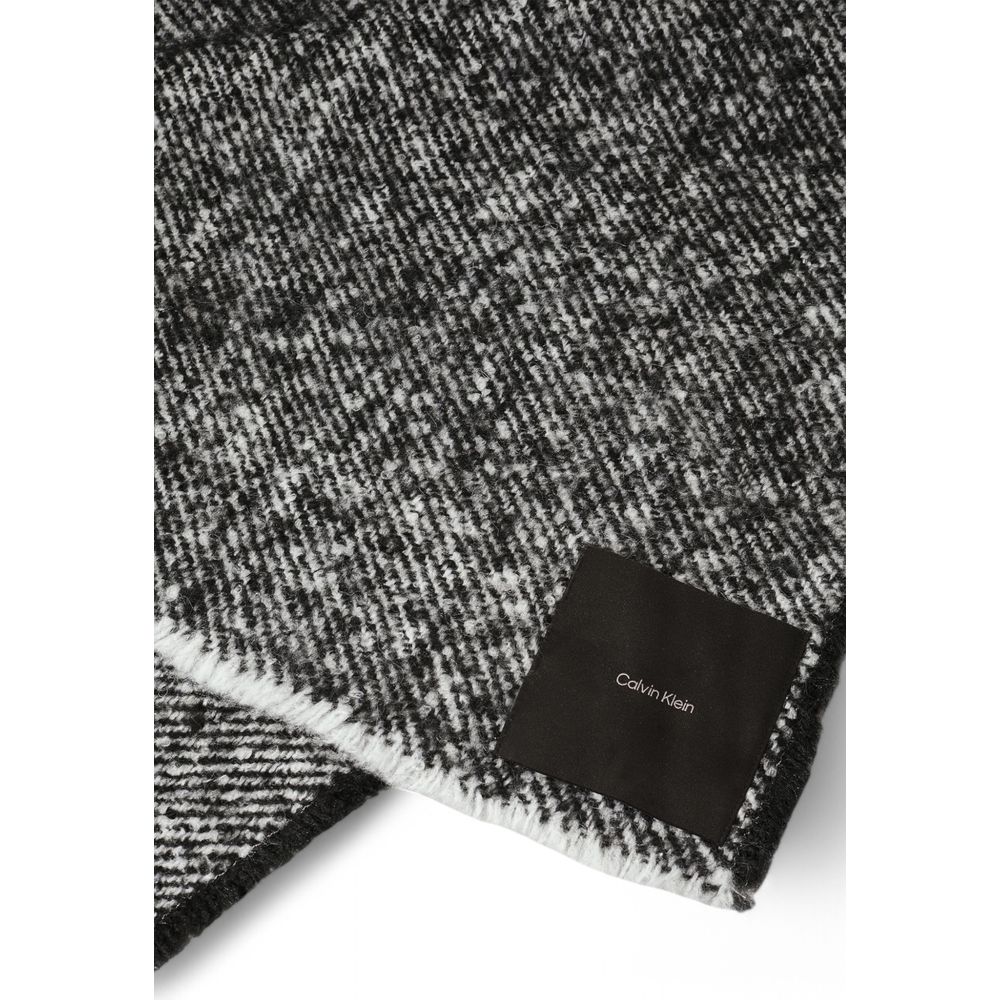 Black And White Polyester ScarfDiscover the Calvin Klein Concrete Blanket scarf for women, an elegant and versatile accessory that is a must-have in your wardrobe. Made from a blend of 65% polyester, 14% wool, 13% acrylic, and 8% polyamide, this scarf off