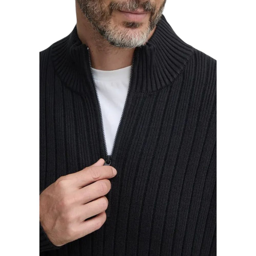 Black Cotton CardiganDiscover the Calvin Klein Jeans LINEAR HALF ZIP SWEA J30J326199 men’s cardigan, a versatile and trendy clothing piece. Made from high-quality materials, 85% cotton and 15% acrylic, this cardigan offers exceptional comfort and a pleasa