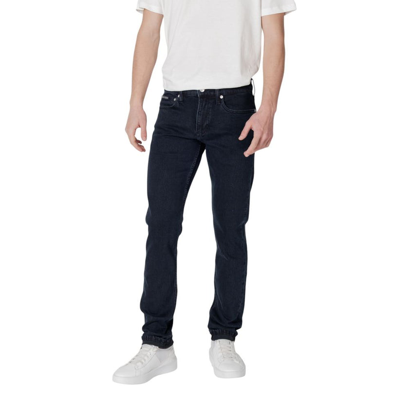 Blue Cotton Skinny JeanDiscover the slim fit jeans for men by Calvin Klein Jeans, model J30J325975, made with high-quality materials: 79% cotton, 20% recycled cotton, and 1% elastane/lycra. These jeans offer a modern and comfortable fit, perfect for any o