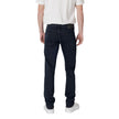 Blue Cotton Skinny JeanDiscover the slim fit jeans for men by Calvin Klein Jeans, model J30J325975, made with high-quality materials: 79% cotton, 20% recycled cotton, and 1% elastane/lycra. These jeans offer a modern and comfortable fit, perfect for any o
