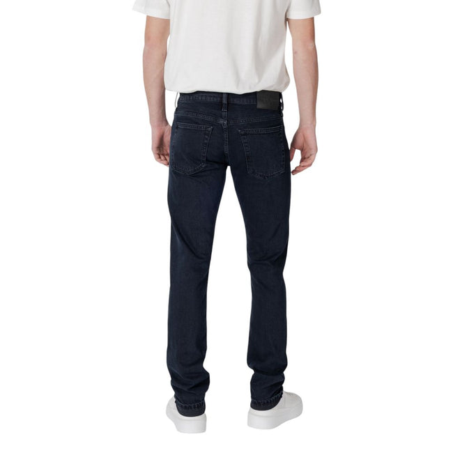Blue Cotton Skinny JeanDiscover the slim fit jeans for men by Calvin Klein Jeans, model J30J325975, made with high-quality materials: 79% cotton, 20% recycled cotton, and 1% elastane/lycra. These jeans offer a modern and comfortable fit, perfect for any o