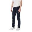 Blue Cotton Skinny JeanDiscover the slim fit jeans for men by Calvin Klein Jeans, model J30J325975, made with high-quality materials: 79% cotton, 20% recycled cotton, and 1% elastane/lycra. These jeans offer a modern and comfortable fit, perfect for any o