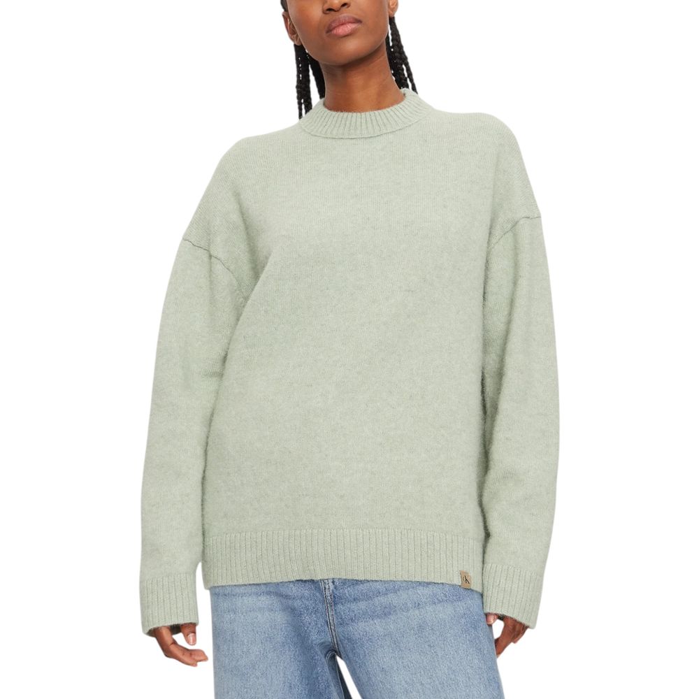 Green Polyester SweaterDiscover the Calvin Klein Jeans TEXTURED LOOSE SWEAT J20J224636 women’s sweater, an essential piece for your winter wardrobe. Made from a blend of 58% polyester, 40% wool, and 2% elastane/lycra, this sweater offers unmatched softnes