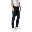 Blue Cotton Skinny JeanDiscover the slim fit jeans for men by Calvin Klein Jeans, model J30J325975, made with high-quality materials: 79% cotton, 20% recycled cotton, and 1% elastane/lycra. These jeans offer a modern and comfortable fit, perfect for any o