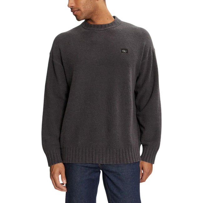 Gray Cotton SweatshirtDiscover the Boucle Boxy Sweater by Calvin Klein Jeans, an essential piece for your men’s wardrobe. Made with a blend of 66% cotton, 32% recycled polyester, and 2% elastane/lycra, this sweater provides comfort and softness against th