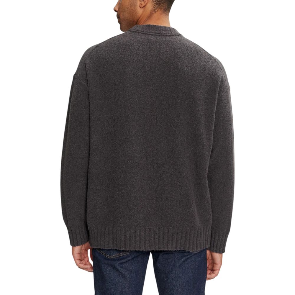 Gray Cotton SweatshirtDiscover the Boucle Boxy Sweater by Calvin Klein Jeans, an essential piece for your men’s wardrobe. Made with a blend of 66% cotton, 32% recycled polyester, and 2% elastane/lycra, this sweater provides comfort and softness against th