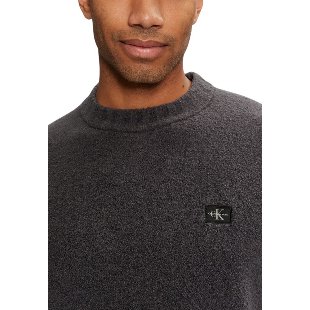 Gray Cotton SweatshirtDiscover the Boucle Boxy Sweater by Calvin Klein Jeans, an essential piece for your men’s wardrobe. Made with a blend of 66% cotton, 32% recycled polyester, and 2% elastane/lycra, this sweater provides comfort and softness against th