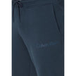 Blue Cotton Joggers (Workout Pants)Discover the Calvin Klein Jeans INSTITUTIONAL HWK PA J30J326886 men’s sweatpants, made from 100% cotton to ensure maximum comfort and breathability. These pants are perfect for your workout sessions or for a casual every