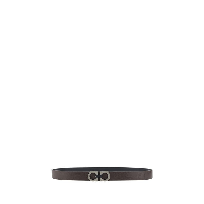 Black Calf Leather Bos Taurus Regular BeltFerragamo’s leather Belt features a buckle with the brand’s iconic Gancini logo, a distinctive symbol. At 2.5 cm thick, this belt offers an elegant and versatile design, perfect for completing sophisticated, every