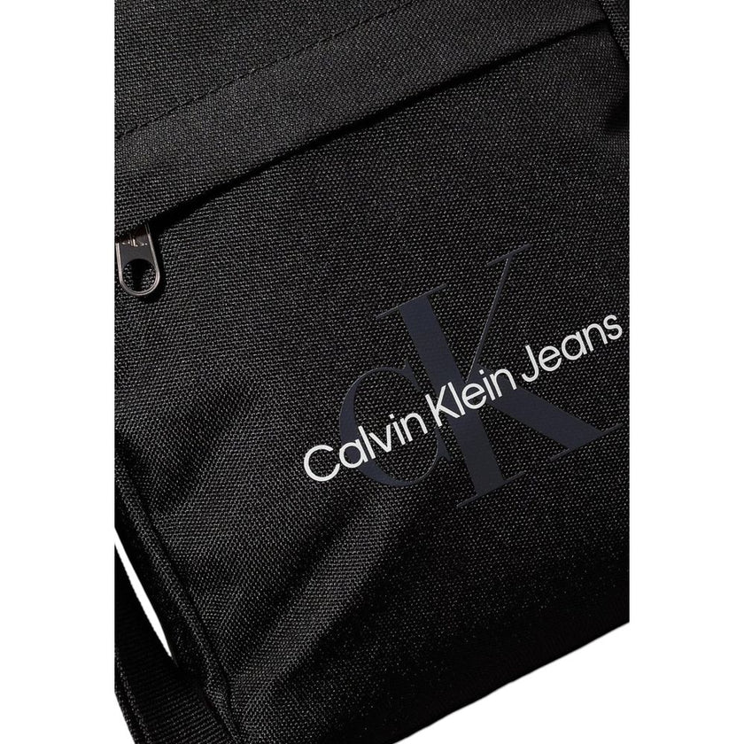 Black Recycled Polyester Messenger BagThe Calvin Klein SPORT ESSENTIALS REPORTER18 M K50K512011 men’s crossbody bag is the perfect accessory for those seeking practicality and style. Made from 100% recycled polyester, this bag is not only sustainable but
