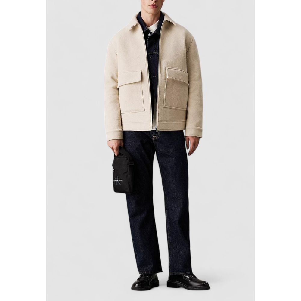 Black Recycled Polyester Messenger BagThe Calvin Klein SPORT ESSENTIALS REPORTER18 M K50K512011 men’s crossbody bag is the perfect accessory for those seeking practicality and style. Made from 100% recycled polyester, this bag is not only sustainable but