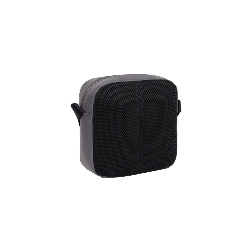 Gray Recycled Polyester Messenger BagDiscover the TAGGED SQUARE CAMERA crossbody bag for men by Calvin Klein, a versatile and modern accessory. Made with an innovative composition of materials, 51% recycled polyester and 49% polyurethane, this bag perfect