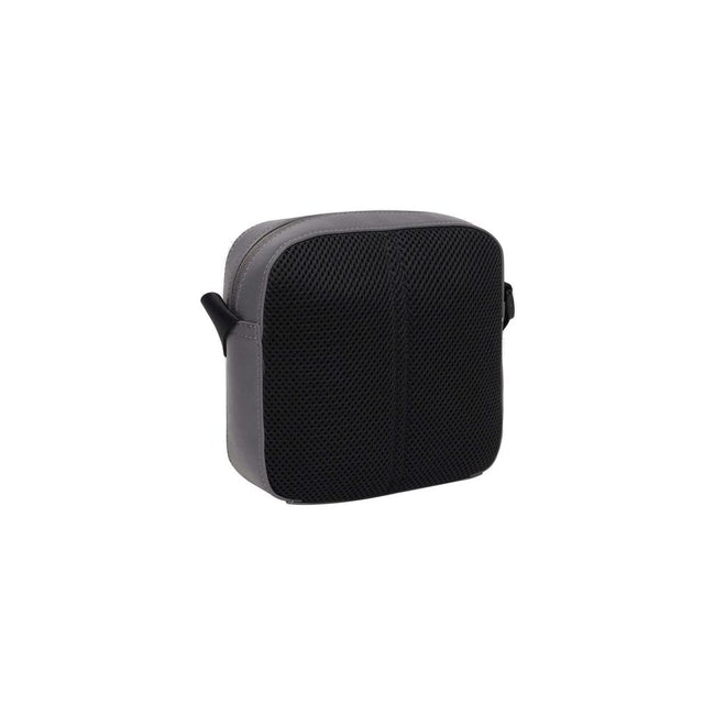 Gray Recycled Polyester Messenger BagDiscover the TAGGED SQUARE CAMERA crossbody bag for men by Calvin Klein, a versatile and modern accessory. Made with an innovative composition of materials, 51% recycled polyester and 49% polyurethane, this bag perfect