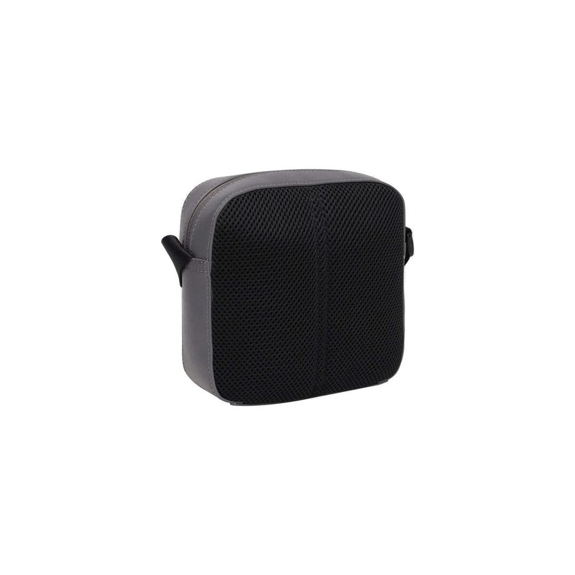 Gray Recycled Polyester Messenger BagDiscover the TAGGED SQUARE CAMERA crossbody bag for men by Calvin Klein, a versatile and modern accessory. Made with an innovative composition of materials, 51% recycled polyester and 49% polyurethane, this bag perfect
