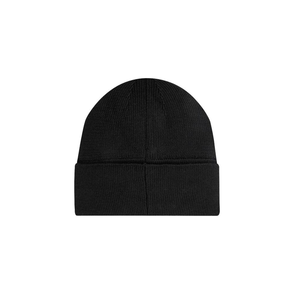 Black Cotton Cap (Baseball Hat)Discover the Calvin Klein INST EMBRO BEANIE K60K612651 women’s beanie, crafted from a high-quality blend of 50% cotton and 50% acrylic. This accessory is perfect for completing your winter look, providing warmth and comfort