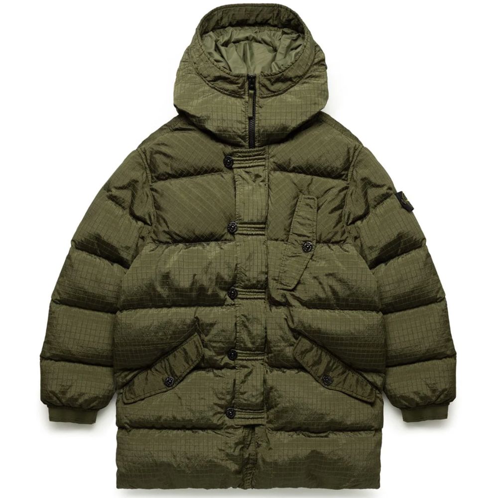 Green Nylon Men ParkaStep into the bold, contemporary world of fashion with this Stone Island down parka, crafted for the trendsetter who isn’t afraid to stand out. The cutting-edge Nylon Metal fabric dazzles with a metallic sheen, showcasing an audacious