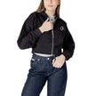 Black Cotton HoodyDiscover the women’s hoodie from Calvin Klein Jeans EMBROIDERED CK ZIP T J20J224440, an essential piece for your wardrobe. Made from 100% cotton, this hoodie offers a soft and comfortable feel, perfect for any casual occasion. The front