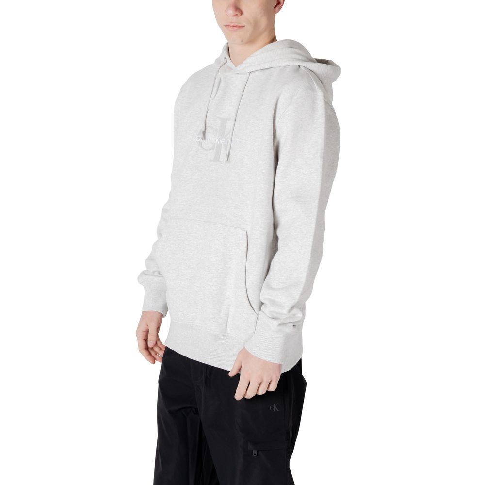 Gray Cotton HoodieThe Calvin Klein Jeans CHENILLE MONOLOGO hoodie for men is an essential piece for your wardrobe. Made from 100% cotton, it offers a soft and comfortable feel, perfect for everyday wear. The minimalist design is enhanced by a chenille log
