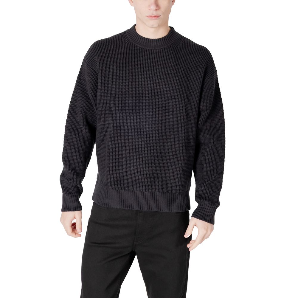 Black Organic Cotton SweaterDiscover the Calvin Klein Jeans CHUNKY TEXTURE SWEAT menâs sweater, a high-quality piece made from 80% organic cotton, 17% polyamide, and 3% elastane/lycra. This sweater features a chunky texture that adds a modern touch to y